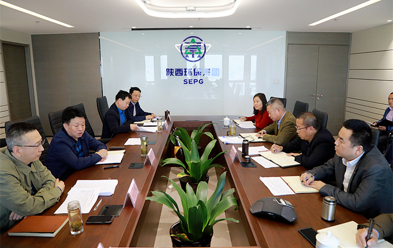 熊良虎在听取水环境公司专题汇报时强调：咬定指标、坚定信念，以决战决胜姿势完玉成年经营工作