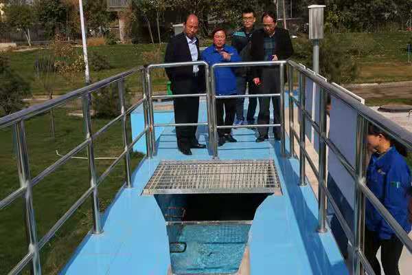 省委政研室副巡视员李高庄到水环境公司大荔城区污水处置厂调研