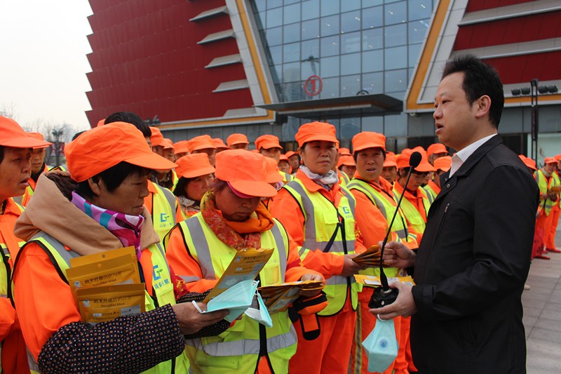 K8凯发集团发展“关爱环卫工人●暖心送口罩”公益活动