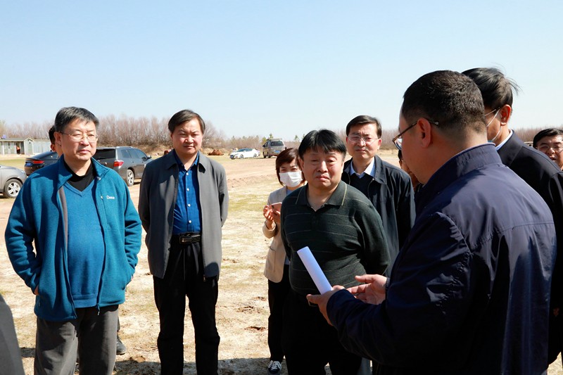 熊良虎出席省人大黄河道域陕西段生态；ず透咧柿糠⒄棺ㄌ獾餮凶富