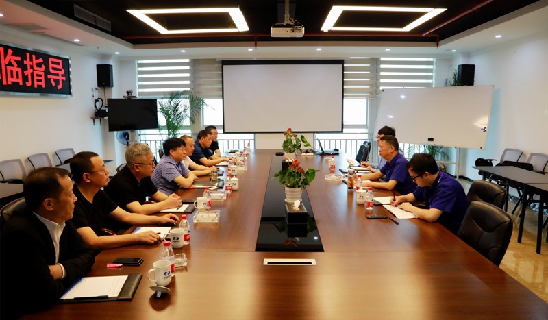 熊良虎在沉庆市中科大业集团调查时强调：对峙生态优先战术，想好生态经、走好扶贫路