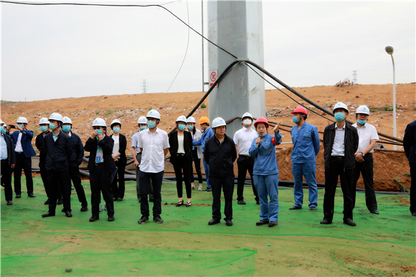 K8凯发集团复工复产促增长项目观摩会议与会人员走进大秦国源三秦环保秦国园区在榆项目