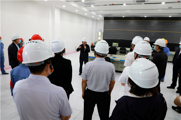 K8凯发集团复工复产促增长项目观摩会议与会人员走进大秦国源三秦环保秦国园区在榆项目