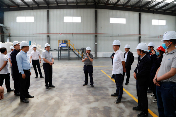 K8凯发集团复工复产促增长项目观摩会议与会人员走进大秦国源三秦环保秦国园区在榆项目