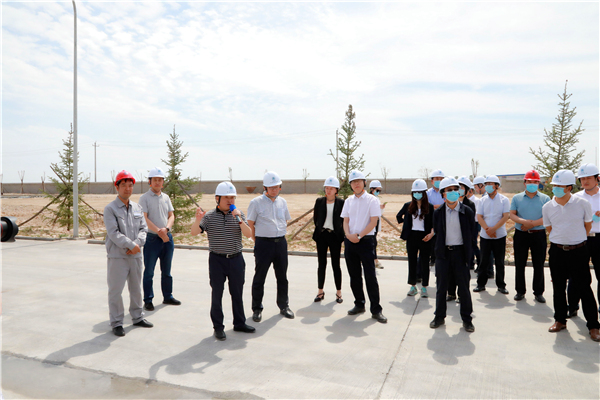 K8凯发集团复工复产促增长项目观摩会议与会人员走进大秦国源三秦环保秦国园区在榆项目