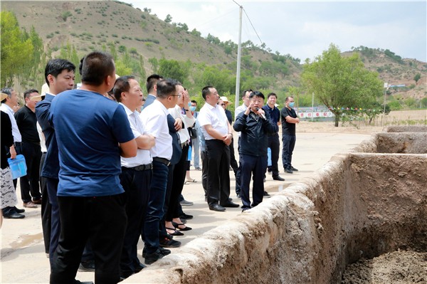 K8凯发集团复工复产促增长项目观摩会议与会人员走进绿色能源公司油气公司水环境公司陕北片区项目