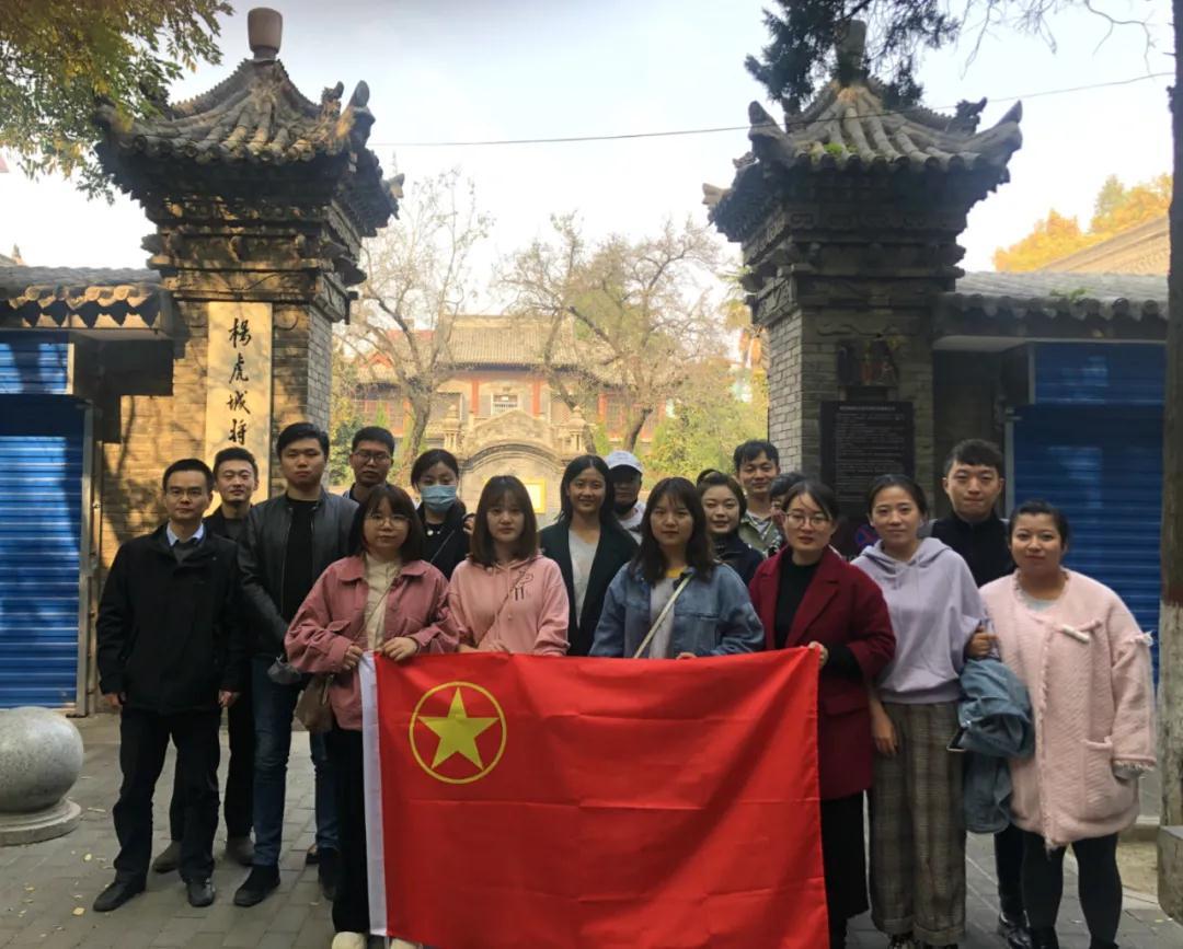 水环境公司团支部发展＂怀想革命先烈 弘扬爱国心灵＂主题团日活动