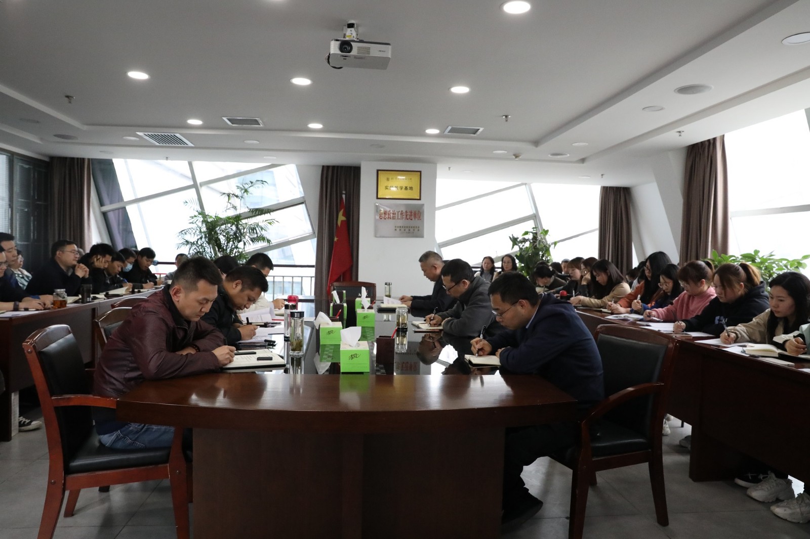 水环境公司进行党史进建教育专题想书班