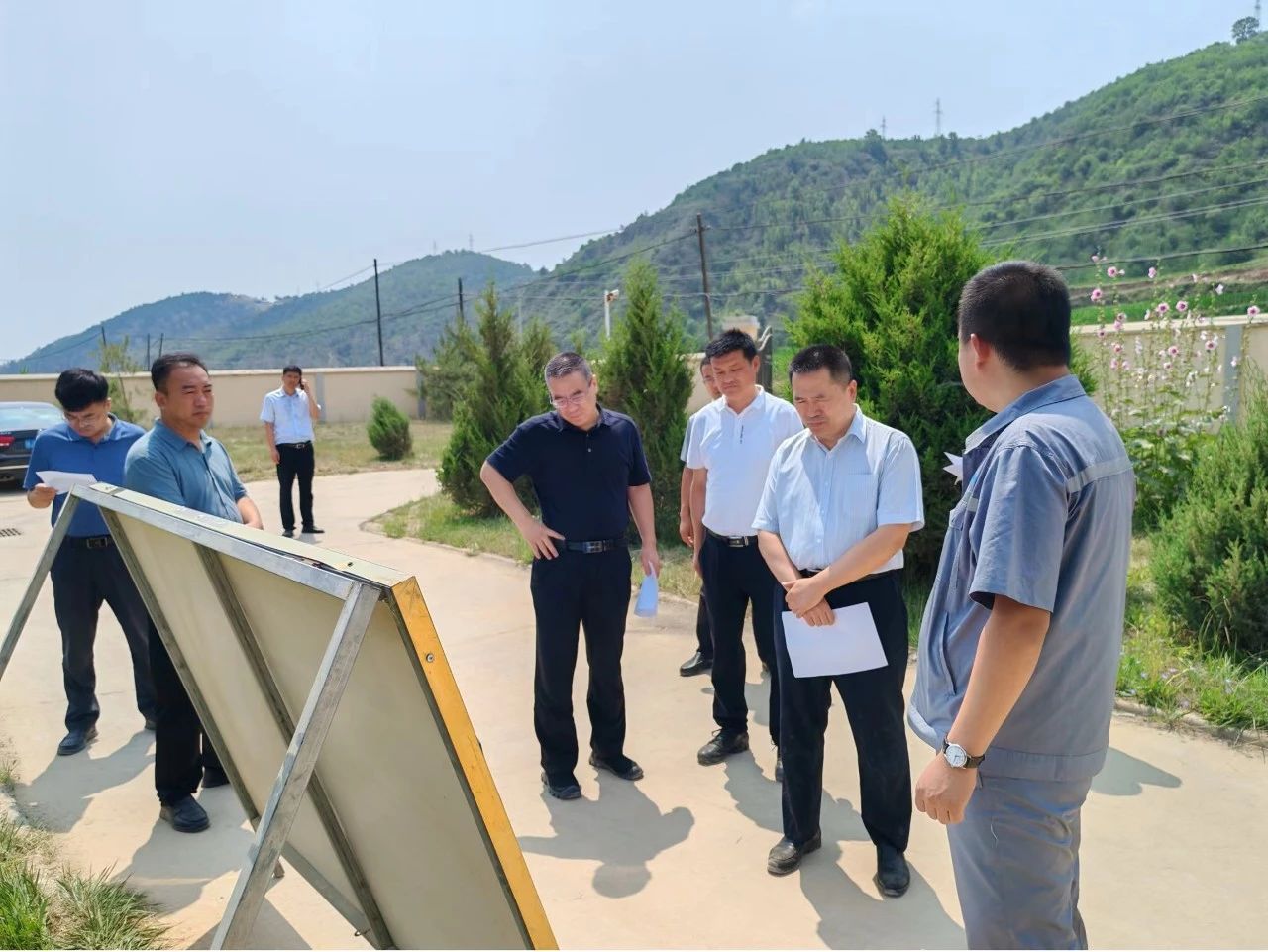 省生态环境厅党组成员、副厅长姚晓军到水环境公司安谧镇污水处置厂调研
