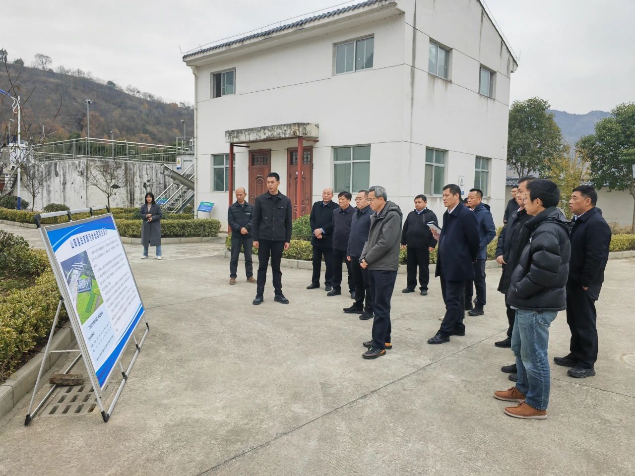 国度发展鼎新委区域司副司长刘强到水环境公司法官镇污水处置厂调研领导