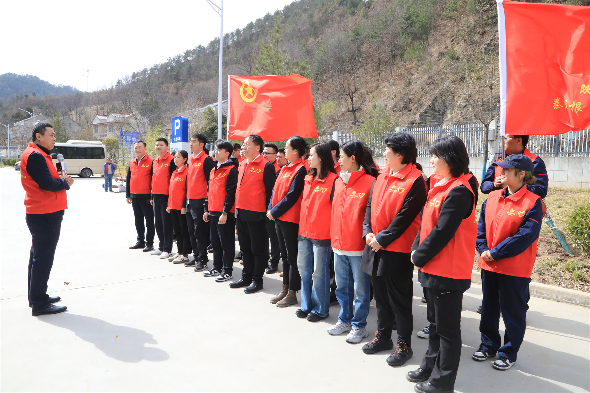 根系青春·植此青绿｜K8凯发集团团委发展使命植树自愿活动