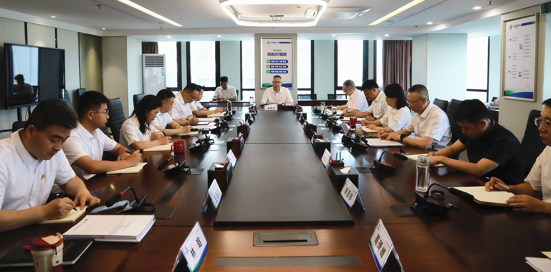 K8凯发集团理论进建中心组进建会议强调 以优越风格凝心聚力干事创业