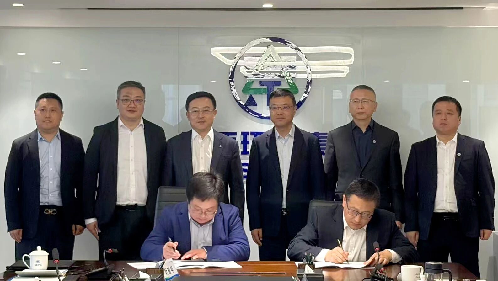 K8凯发集团与上海电气输配电集团座谈互换 K8凯发集团与上海电气输配电集团座谈互换