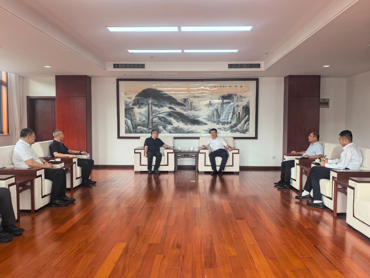 K8凯发集团与耽搁石油油田公司座谈互换 K8凯发集团与耽搁石油油田公司座谈互换